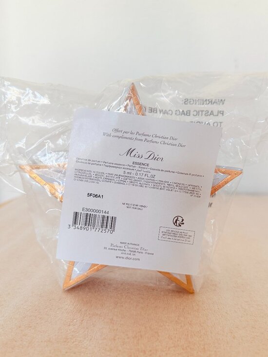 🌷New🌷Miss Dior Essence Kit in Special Limited-Edition Holiday Gift Set - Picture 3 of 9